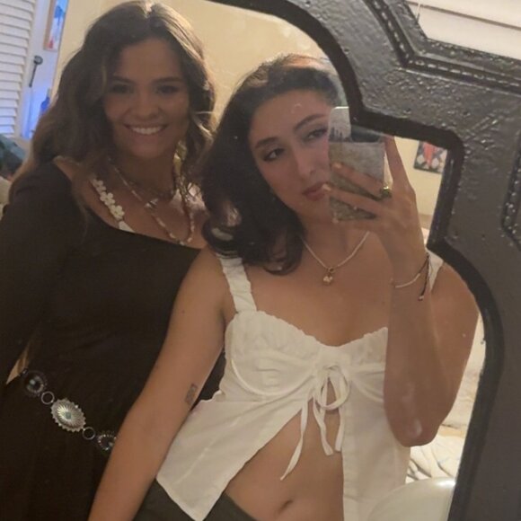 Meet your Posher, Ava! - Picture 2 of 4